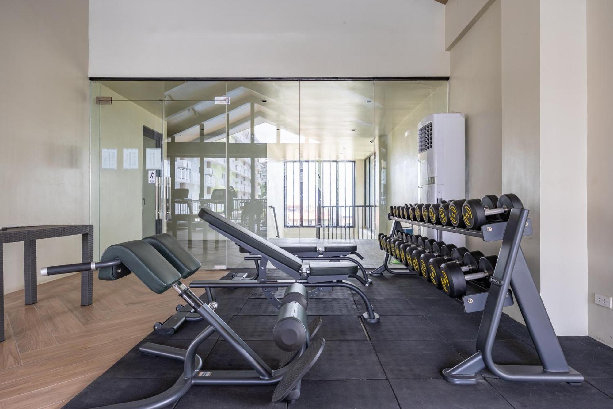 732 Express Condotel, 3 Minutes To Airport, With Gym & Pool Fast Wi-Fi, Free Netflix Lapu-Lapu City Exteriör bild