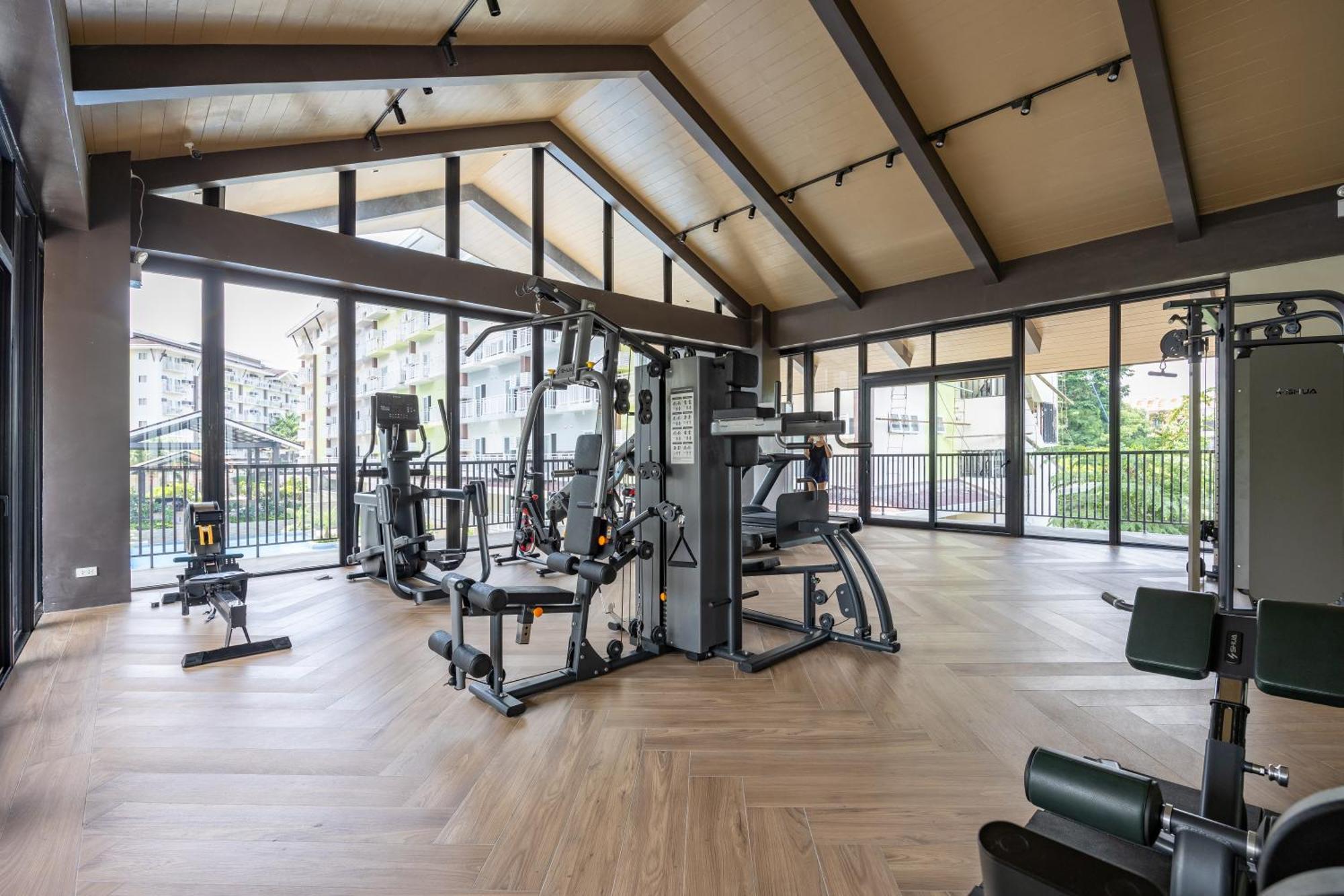732 Express Condotel, 3 Minutes To Airport, With Gym & Pool Fast Wi-Fi, Free Netflix Lapu-Lapu City Exteriör bild